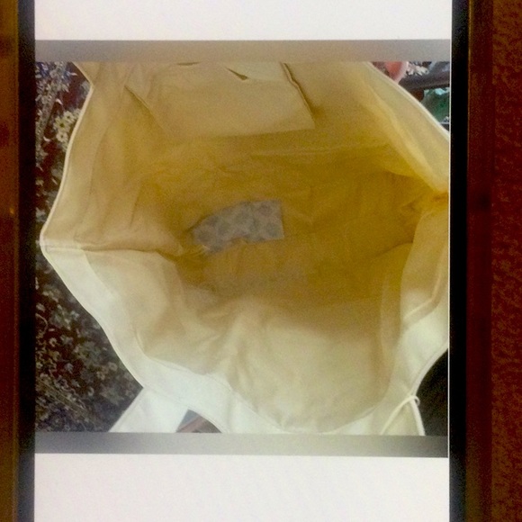 Giorgio Armani Island Tote Brand New bag - Picture 6 of 6